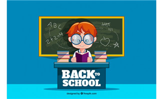 小朋友正在黑板前认真学