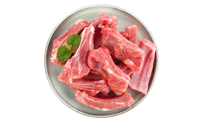 盘子里面排骨生鲜猪肉食物素材