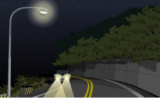 夜晚山路路灯下行驶的车